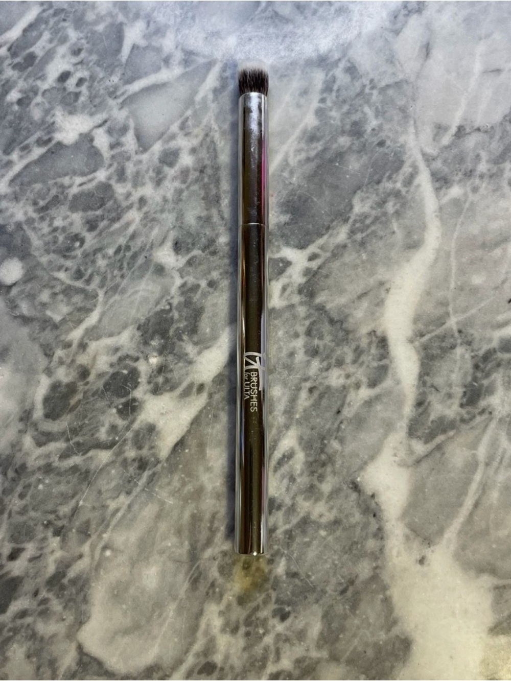 New It Cosmetics Airbrush Crease Brush